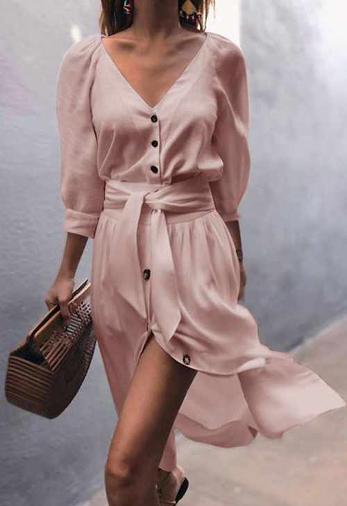 Vào mùa hè, các chất liệu vải mỏng manh thường được chọn lựa để mang tới các kiểu đầm xẻ, váy ngắn tôn nét duyên dáng và sexy cho phái đẹp.