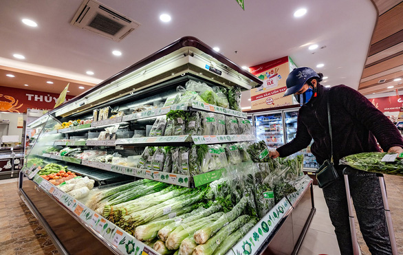 Tại một siêu thị ở quận Đống Đa, Hà Nội dồi dào sản phẩm thiết yếu (ảnh chụp ngày 8-3) - Ảnh: NAM TRẦN