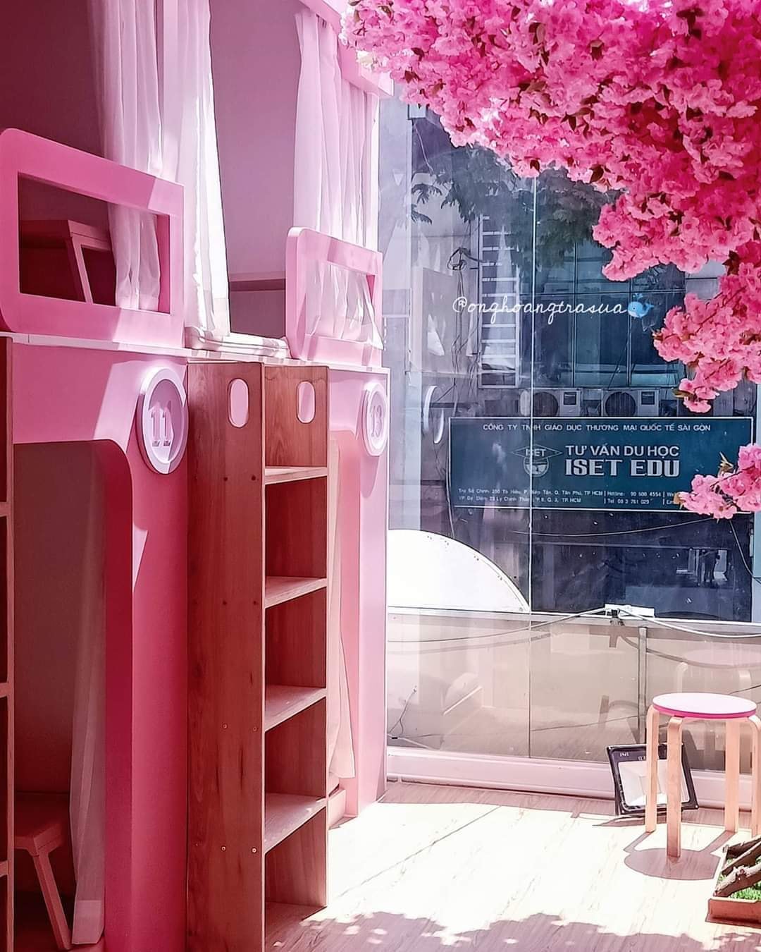 cafe màu hồng2