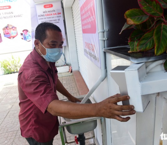 ‘ATM gạo’ ở Tân Phú tuôn trào nhân ái Sài Gòn 24/24
