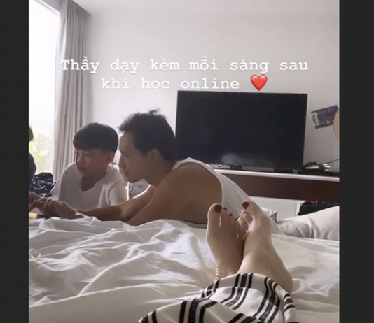 Hà Hồ nằm gác chân thảnh thơi nhìn bạn trai dạy con trai học, đúng chuẩn gia đình gương mẫu