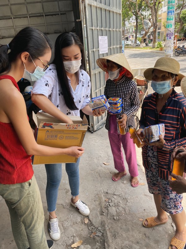 A hau Kim Duyen trao qua tu thien tai TPHCM (11)