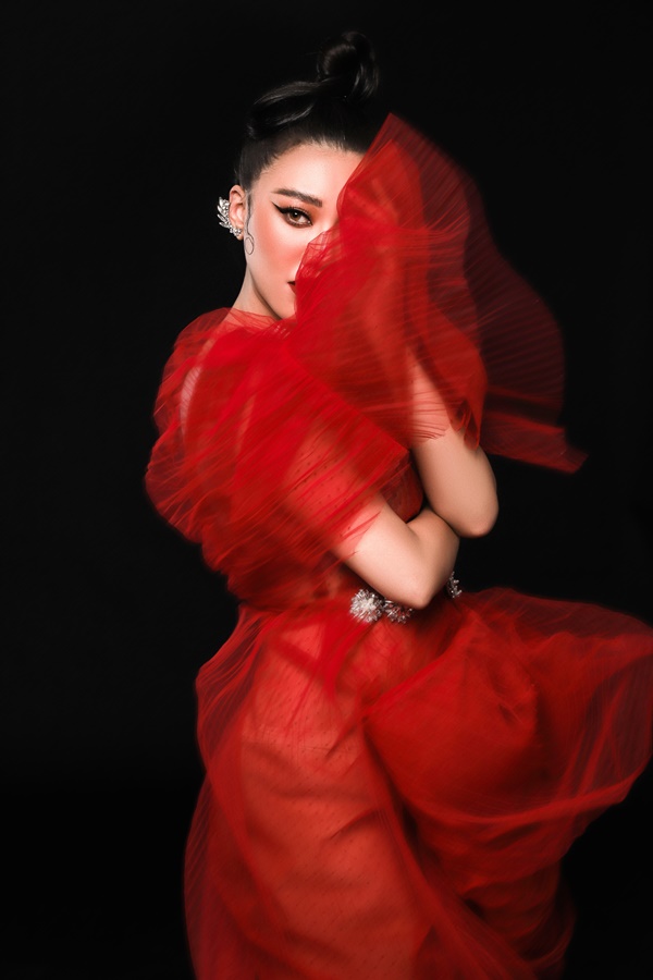 A hau Kim Duyen_Red Beauty (1)