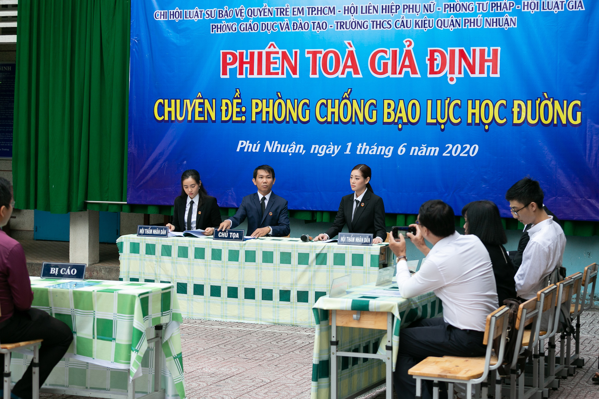 Hoa Hau Khanh Van_Phien toa gia dinh (33)