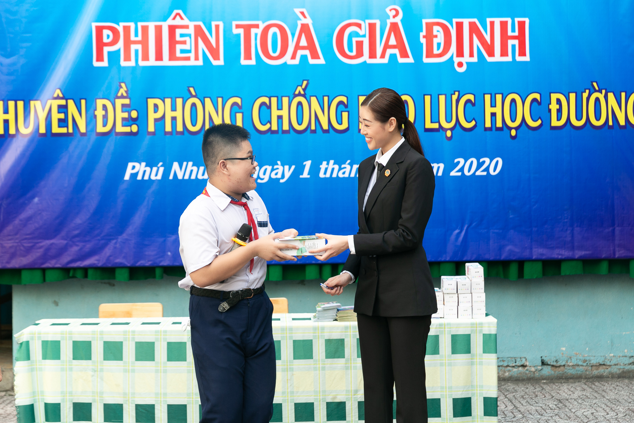 Hoa Hau Khanh Van_Phien toa gia dinh (49)