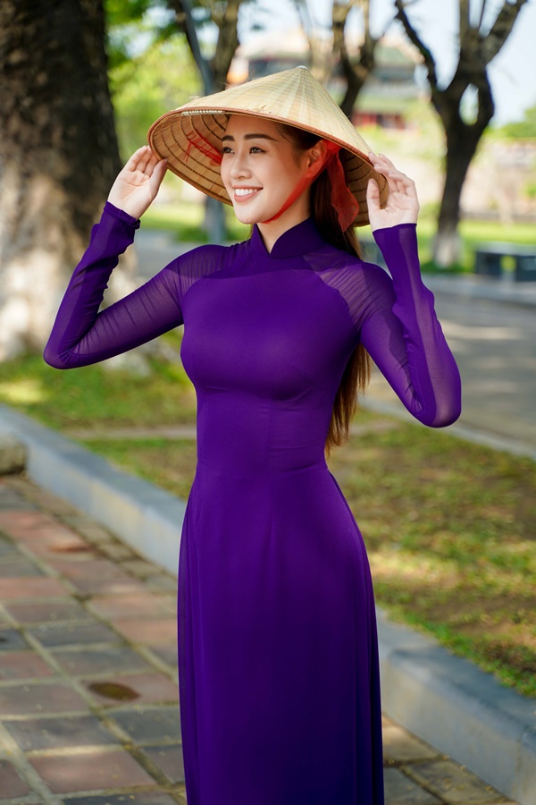 Hoa hau Khanh Van 01