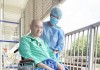 Phi công người Anh ‘vật tay’ gay cấn với bác sĩ Trần Thanh Linh