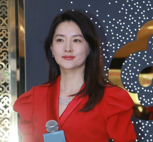 Sắc vóc Lee Young Ae tuổi gần 50