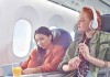 Lý do không nên đeo tai nghe khi máy bay cất – hạ cánh