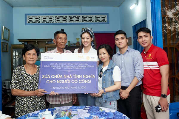 Hoa hau Khanh Van di thien nguyen tai Long AN107