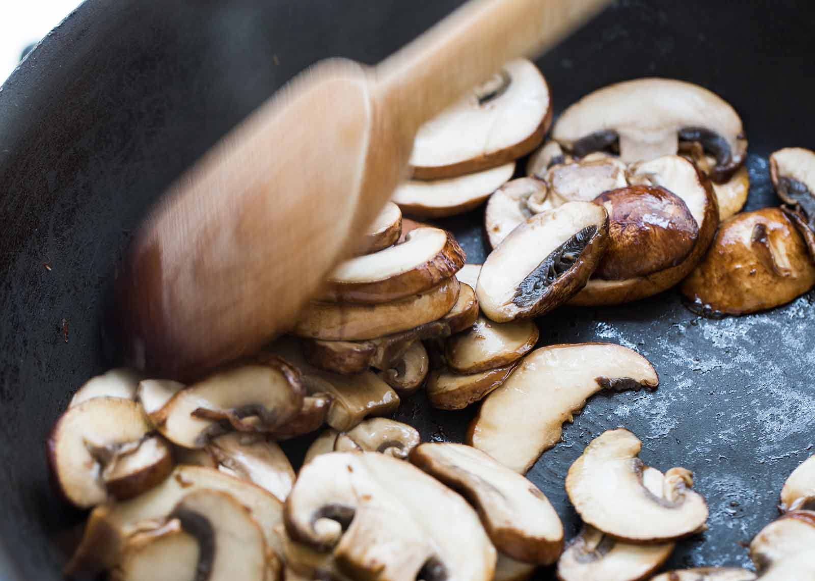 how-to-cook-mushrooms-without-fat-horiz-a-1600-1594378494340526946340-1595077156581-1595077156994482111747