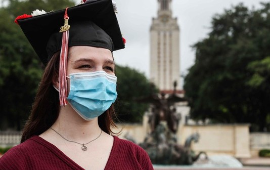 Mỹ bất ngờ hủy quy định trục xuất sinh viên quốc tế học trực tuyến