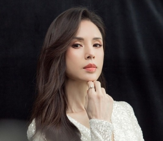 Lý Nhược Đồng đón tuổi 54