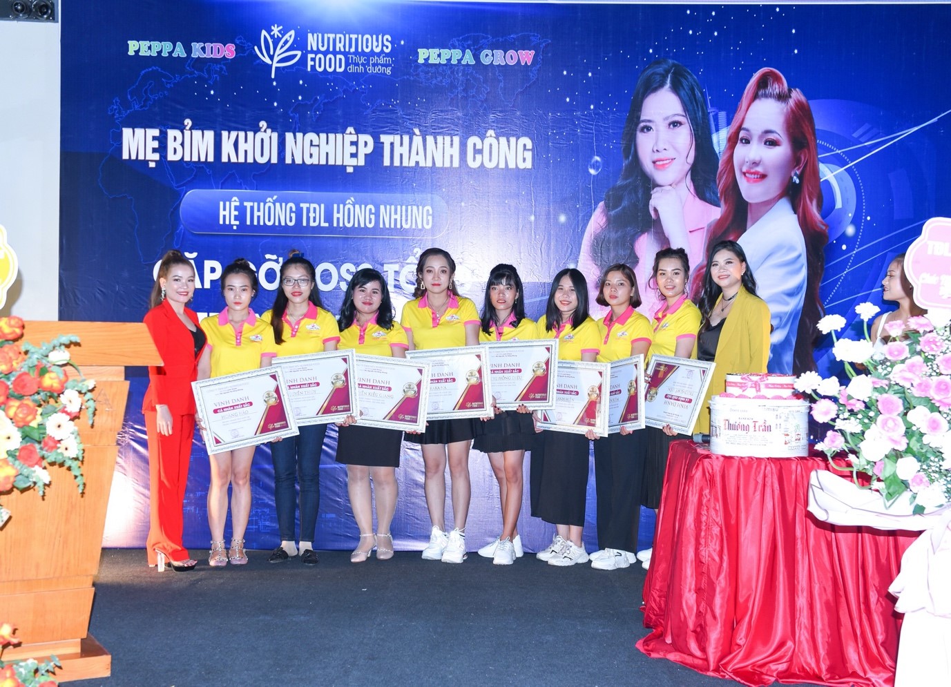Tôn vinh các thủ lĩnh khởi nghiệp xuất sắc trong buổi lễ “Mẹ bỉm sữa khởi nghiệp thành công" tại Phú Yên