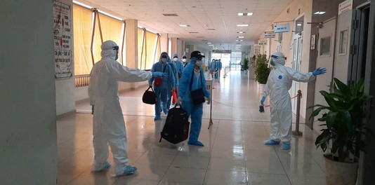 Việt Nam 7 bệnh nhân COVID-19 mới, 0h đêm 19-8 Hà Nội giãn cách tại quán bia, cà phê