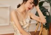 10 cách diện váy hai dây xinh lịm tim và cực ăn ảnh rất đáng học hỏi của phụ nữ Pháp