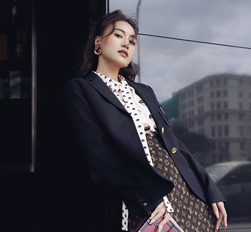 Phối blazer mùa thu như sao Việt