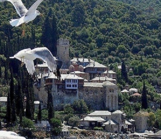 Núi Athos – Lãnh địa kỳ bí nơi phụ nữ và trẻ em không được bén mảng đến