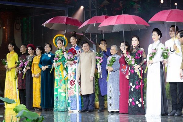 Hoa hau Khanh Van_Khai mac Le Hoi Ao Dai12