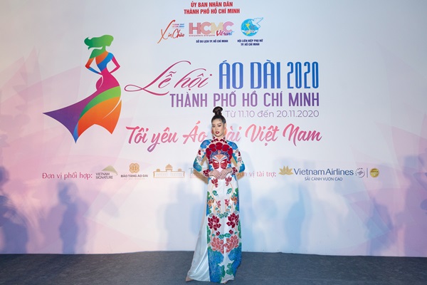 Hoa hau Khanh Van_Khai mac Le Hoi Ao Dai27