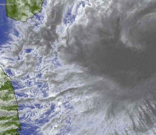 Vì sao mưa lũ lịch sử xảy ra tại Miền Trung?