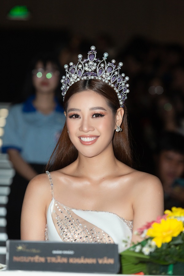 Hoa hau Khanh Van cham thi Miss va Mister Van Lang 202014