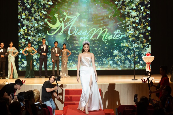 Hoa hau Khanh Van cham thi Miss va Mister Van Lang 20205