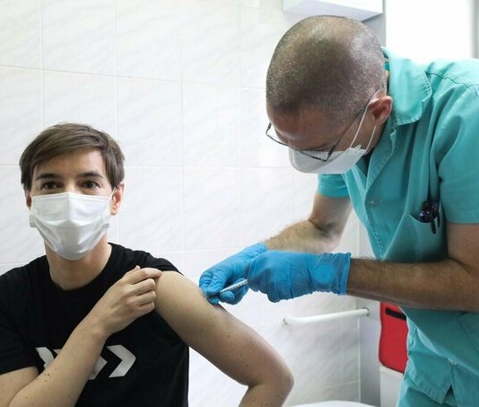 Covid-19 diễn biến thế nào vào 2021?