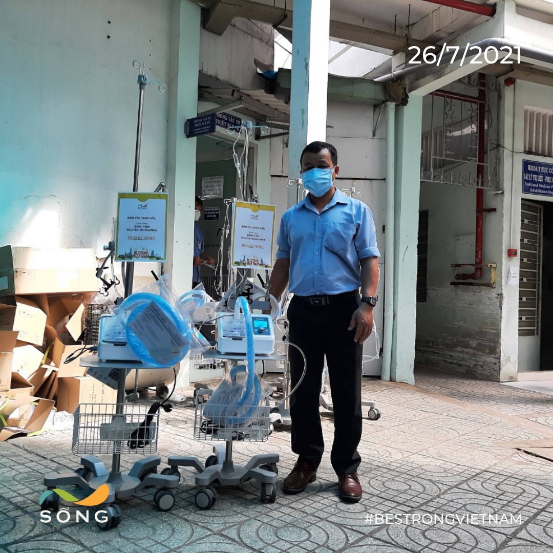 Tặng 2 máy thở dòng cao tới Bệnh viện Nguyễn Tri Phương