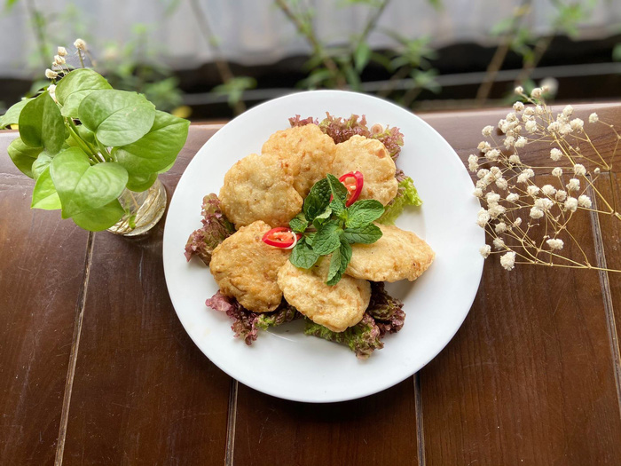 Món chả cốm chay có thành phần chính là đậu phụ và cốm tươi