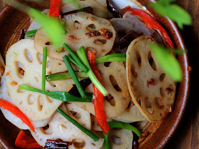 Món củ sen có hương vị bùi và giàu dinh dưỡng