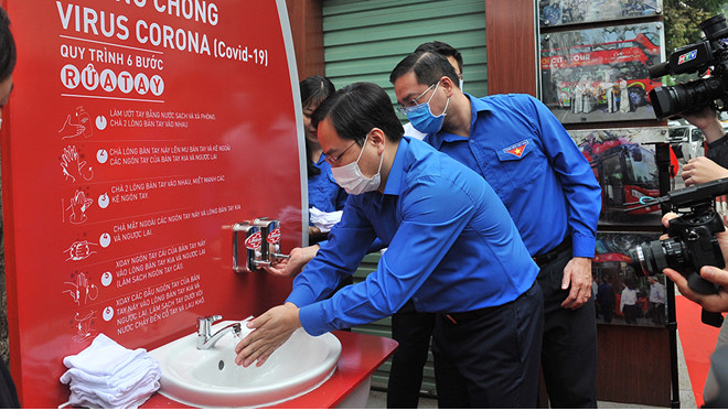 Trạm rửa tay dã chiến khu vực Tượng đài Lý Thái Tổ, Hoàn Kiếm, Hà Nội (1)