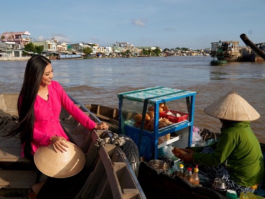 Hành trình về thăm nhà nhiều cảm xúc của Kim Duyên trước ngày lên đường