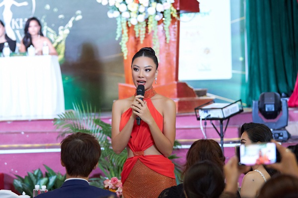 Á hậu Siêu quốc gia Nguyễn Huỳnh Kim Duyên - Giám khảo Hoa khôi Sông Vàm 2022 chia sẻ tại sự kiện