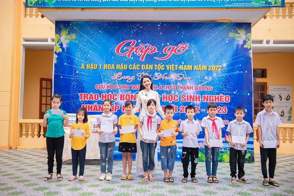 Hoa Đan_Trao quà Tiểu học và THCS3