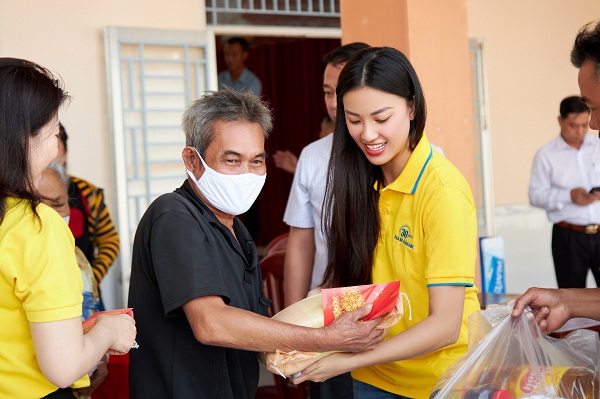 Kim Duyên_ Tết Sẻ Chia  (12)