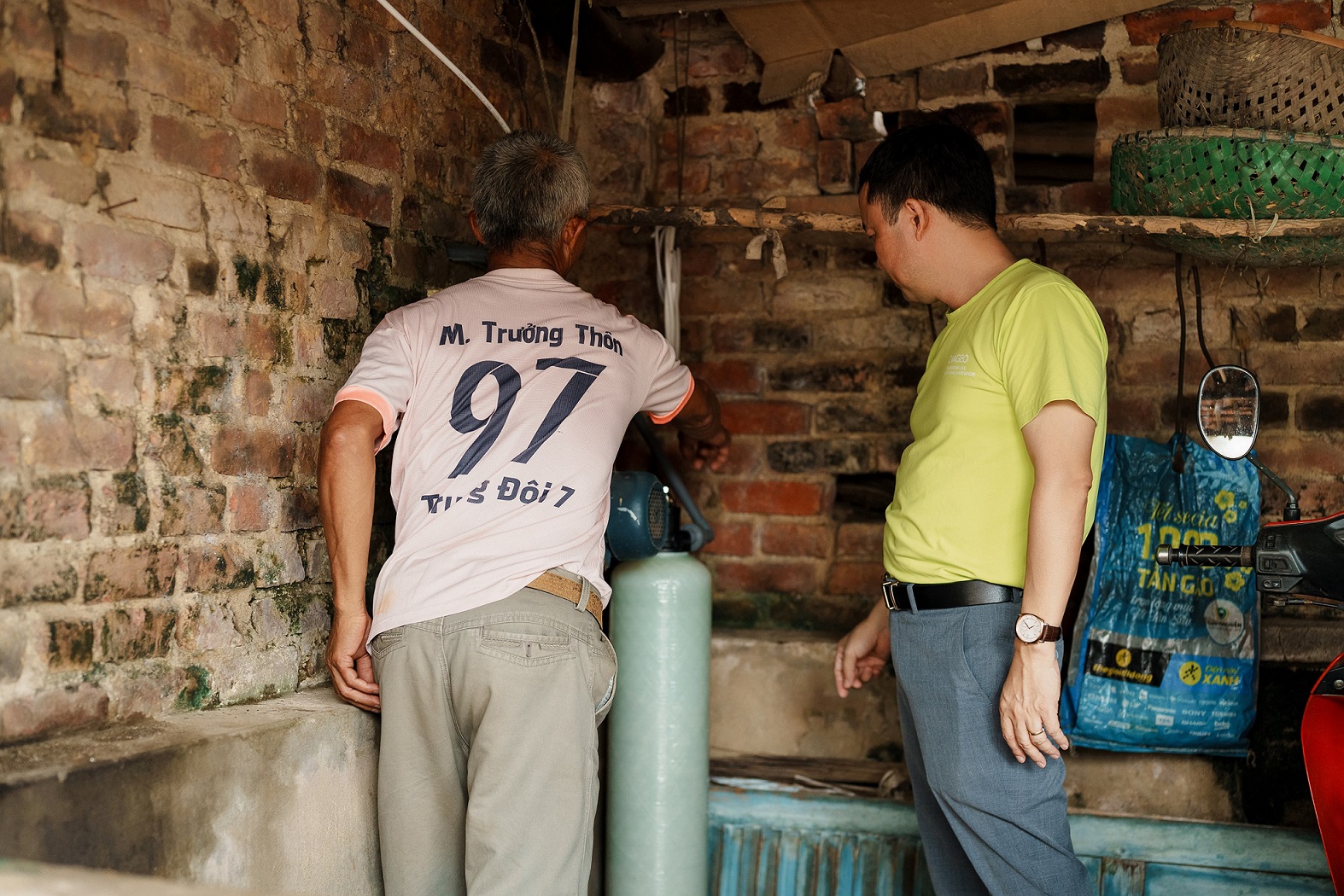 Diageo Việt Nam trao tặng máy lọc nước cho các hộ gia đình tại Sóc Sơn