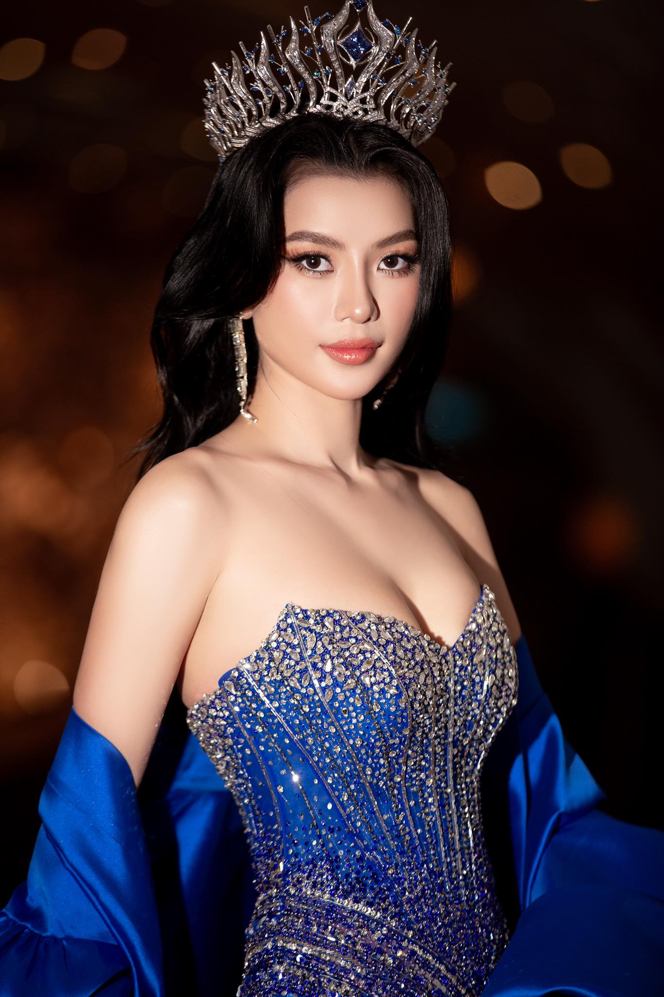 HOÀNG NHUNG