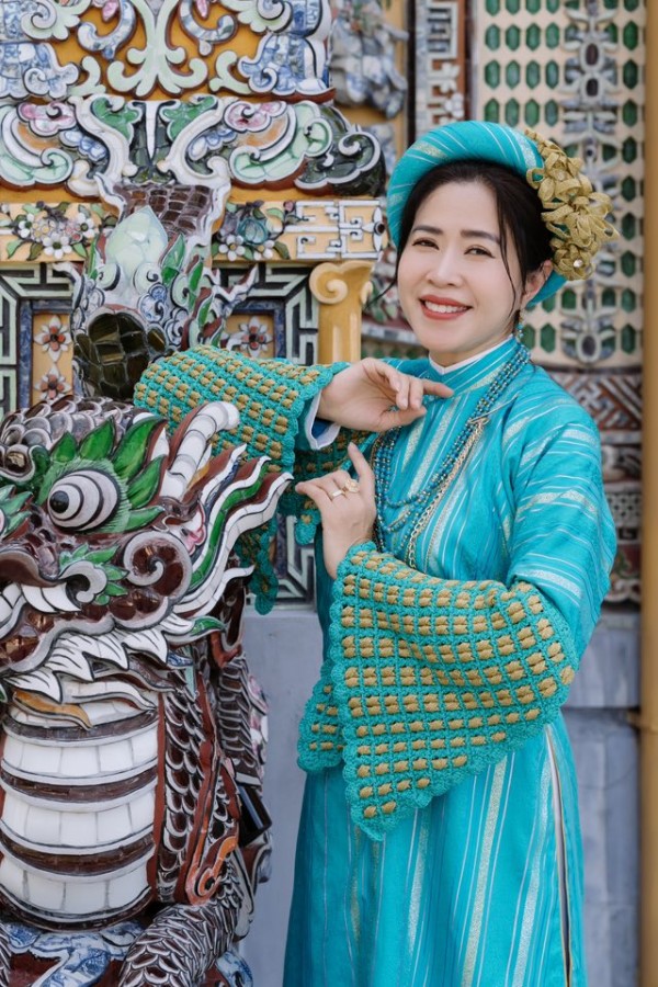PHÓ GIÁM ĐỐC NHÀ VĂN HÓA THANH NIÊN, THẠC SĨ, CA SĨ, MC QUỲNH HOA