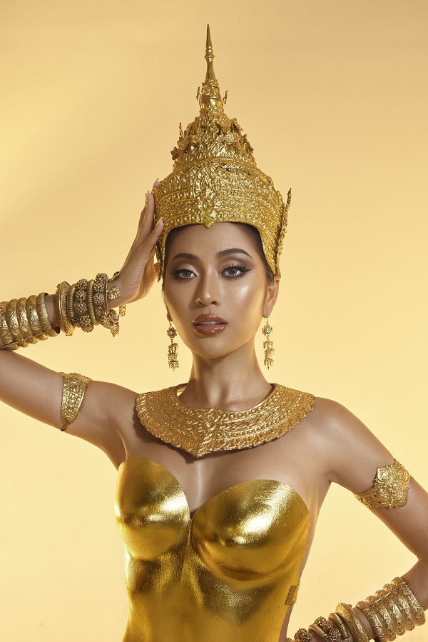 Đương kim Miss Cosmo 2024 - Ketut Permata Juliastrid