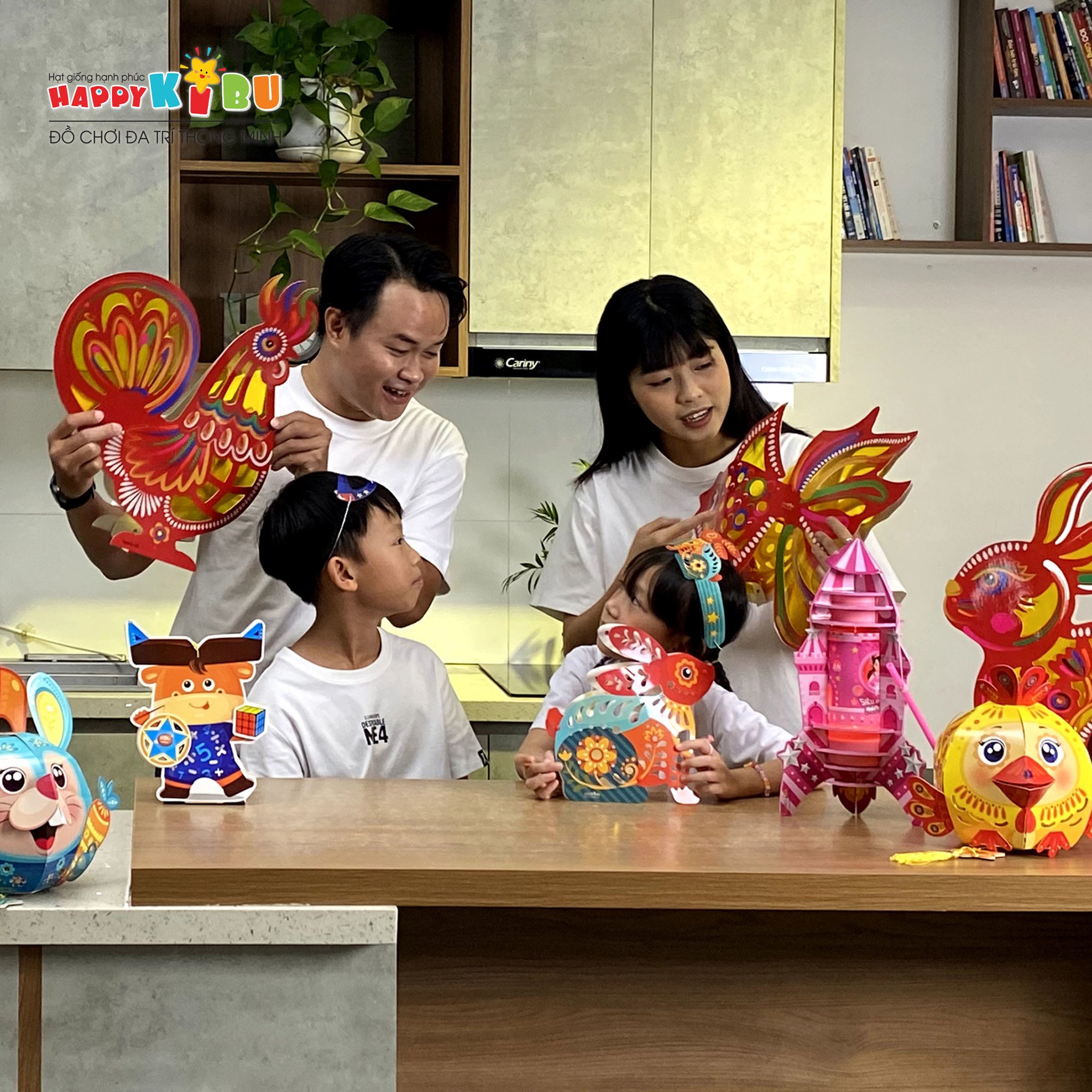 Ba mẹ tìm lại tuổi thơ khi cùng con lắp ráp lồng đèn Happy Kibu