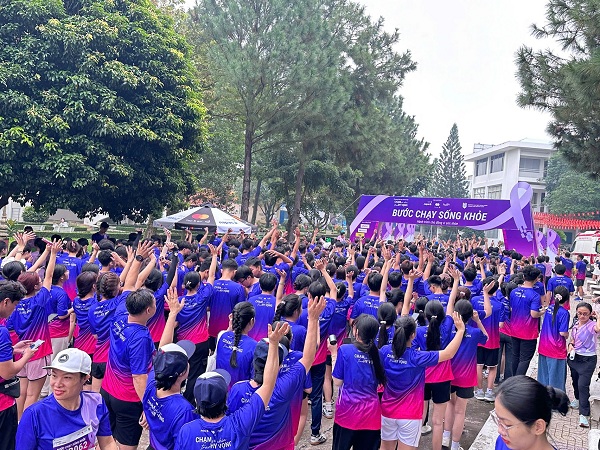 Sinh viên ĐH Ngân Hàng tham gia chương trình _Bước Chạy Sống Khoẻ_20