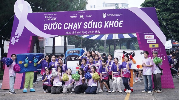 Sinh viên ĐH Ngân Hàng tham gia chương trình _Bước Chạy Sống Khoẻ_8