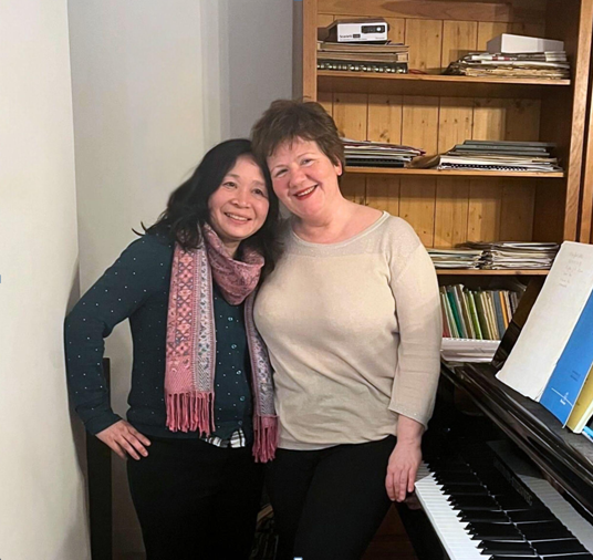 Anne Nguyen (trái) và Dana Ciocarlie 