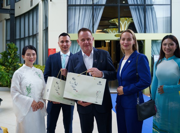 Bản sao của TOM06470