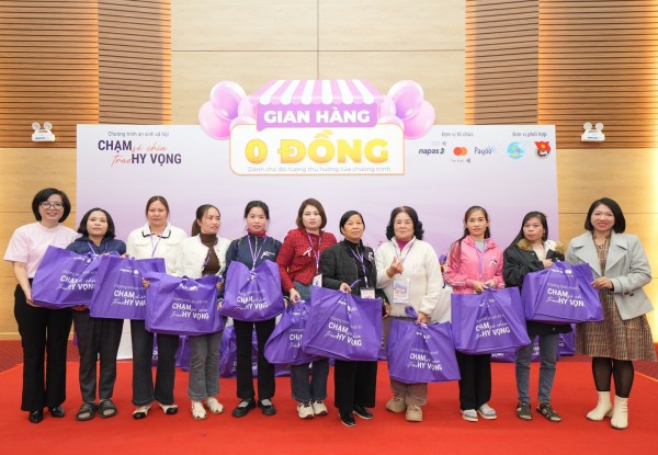 Cham se chia Trao hy vong trao suat tam soat ung thu cho phu nu yeu the (28)