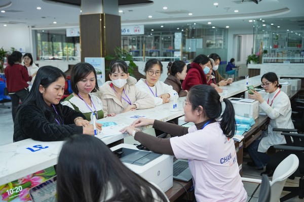 Cham se chia Trao hy vong trao suat tam soat ung thu cho phu nu yeu the (51)