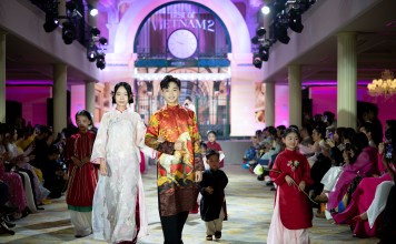 36 mẫu nhí tỏa sáng trong BST áo dài trên du thuyền Rever Cruise