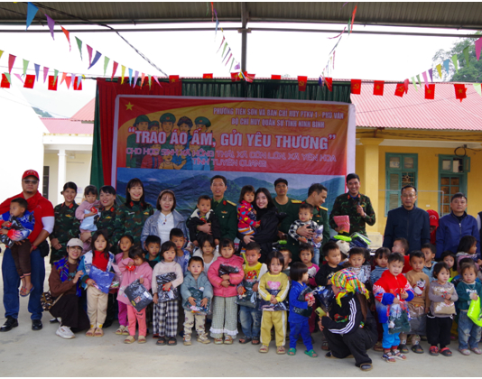 Ấm áp hành trình “Trao áo ấm – Gửi yêu thương”